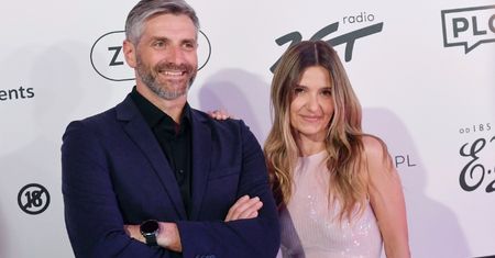 Elegancki Maciej Dowbor i Joanna Koroniewska w prześwitującej sukience lansują się na branżowej gali