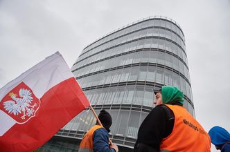 Przejęcie Lotosu przez Orlen. Politycy PiS od lat obiecywali, że spółce nic nie grozi, ale zmienili zdanie