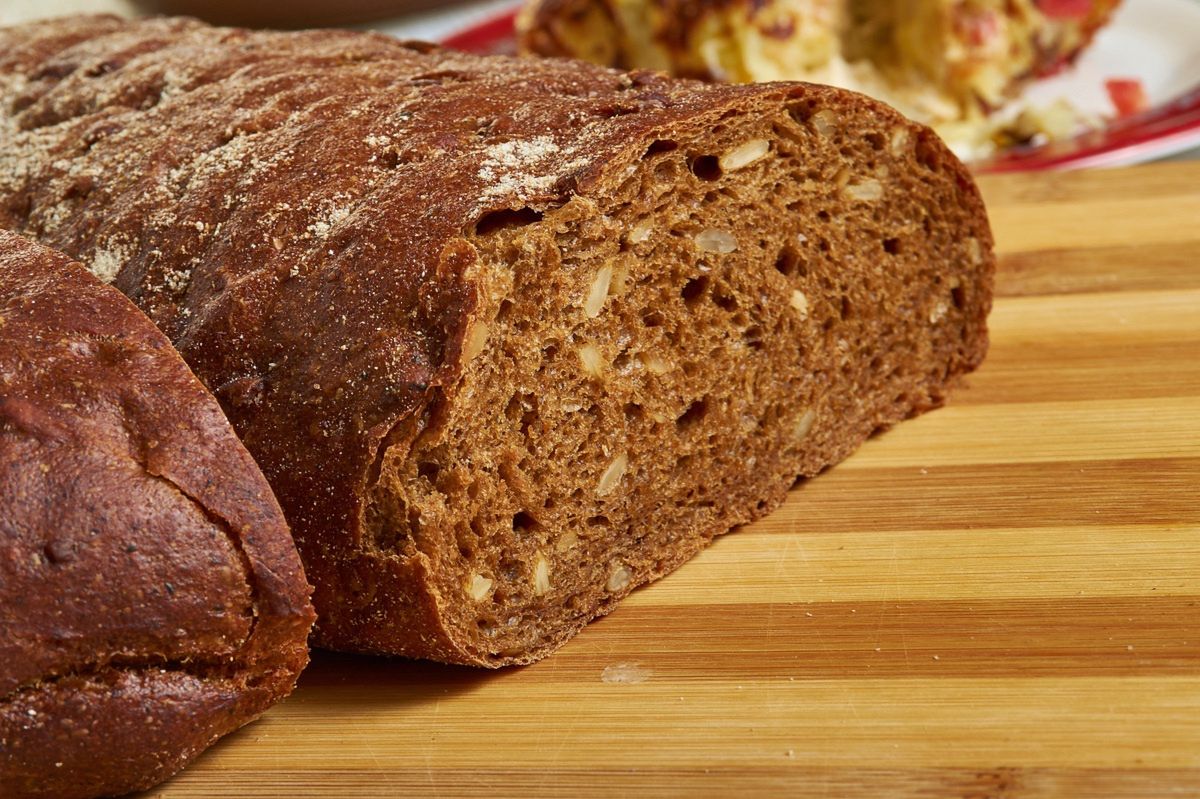 Najzdrowszy chleb na świecie, a Polacy jedzą rzadko. Wspiera jelita, serce i tarczycę