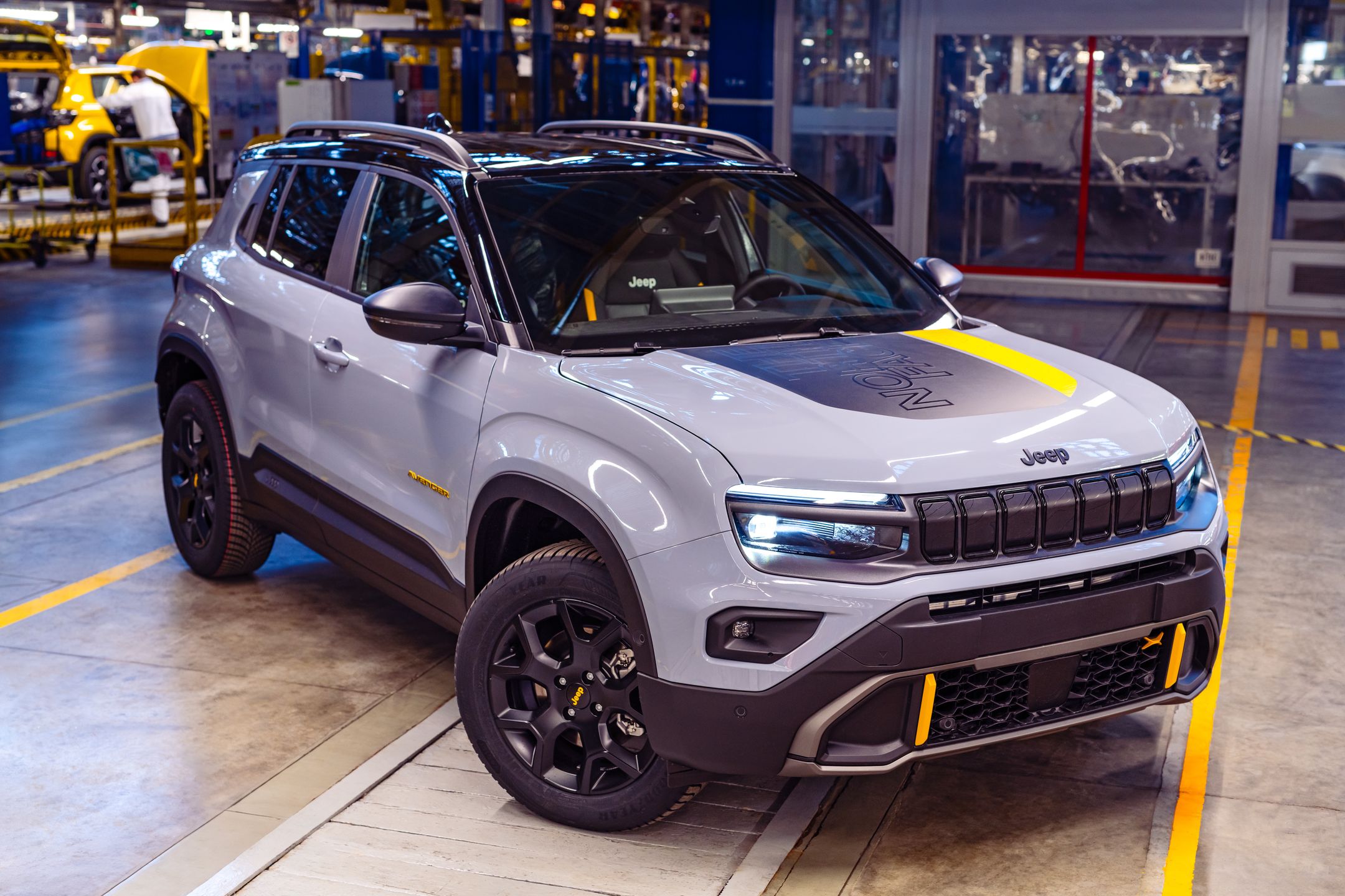 Pierwszy wyprodukowany Jeep Avenger 4xe