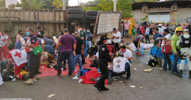 TemporaryPolice and rescue workers are seen after an accident in which at least 49 migrants died, in Tuxtla Gutierrez, state of Chiapas, Mexico, on December 9, 2021. - At least 49 migrants died Thursday after a trailer in which they were traveling clandestinely crashed into a retaining wall and overturned on a highway in the southern Mexican state of Chiapas, state prosecutors said. (Photo by SERGIO HERNANDEZ / AFP)SERGIO HERNANDEZ