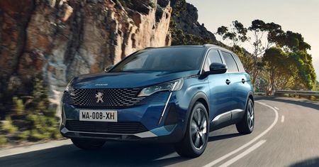 Peugeot 5008 też odświeżony. Zmieniono w nim to samo, co u mniejszego brata