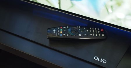 LG OLED 65B6J: telewizor za 22 000 złotych z ekranem najnowszej generacji!