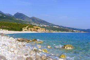 To jedyna taka plaża w Albanii – inne mogą się schować! "Jedno z najlepszych miejsc na świecie do opalania się i pływania”
