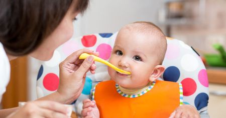 Jak rozszerzać dietę niemowlaka