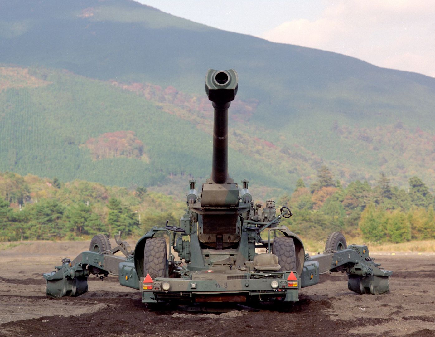 Haubice FH-70 w Ukrainie. "Strzelają z szaloną szybkością"