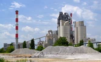 Ukraina, Białoruś, Turcja, Algieria. Polskę zalewa tani cement spoza UE