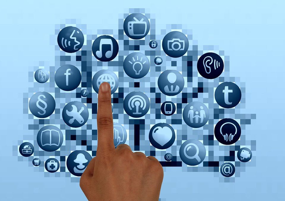 Aplikacje mobilne: prywatne i firmowe. Jak je chronić?