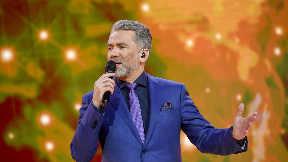 Kuba Badach: polski artysta, muzyk, wokalista, kompozytor