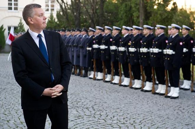 Siemoniak: W wojsku ubędzie kapelanów