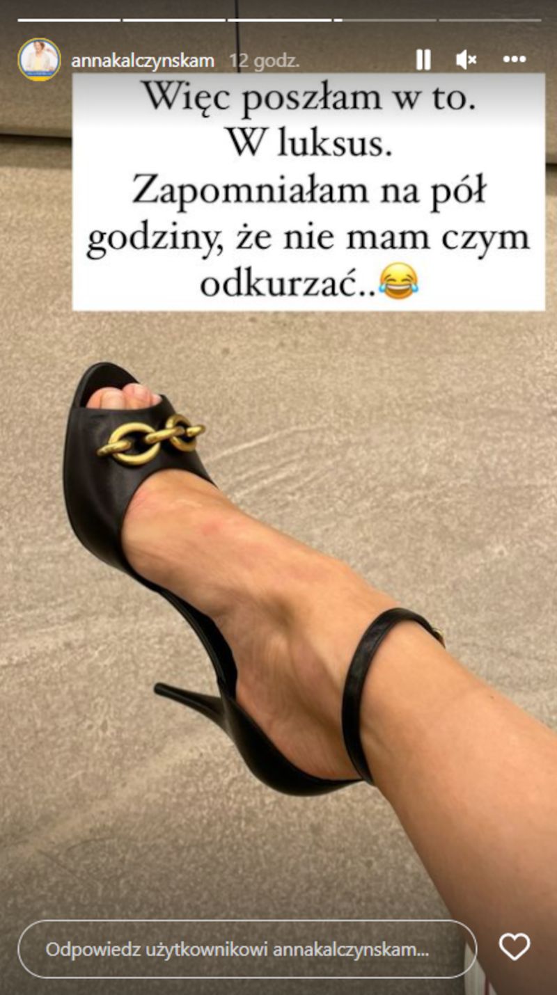 Anna Kalczyńska rozprawia o inflacji i chwali się "luksusowymi" sandałkami... Wyszło zabawnie? 