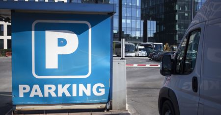 Co dalej z mandatami za parkowanie pod marketami? Jest stanowisko UOKiK