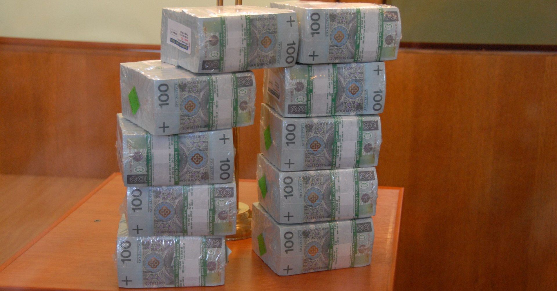 Tak wygląda milion złotych w gotówce