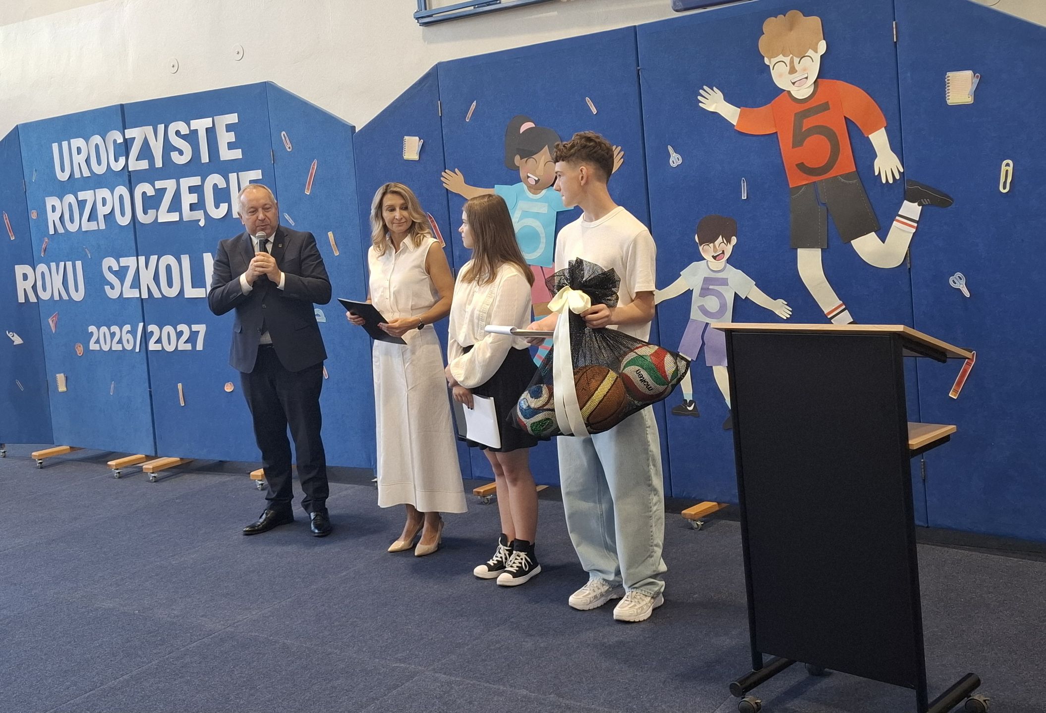 Ponad 3 tysiące uczniów wróciło do szkół w Ostrowcu