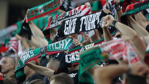 GKS Tychy pogłębił kryzys Błękitnych, piękne trafienie Łukasza Grzeszczyka