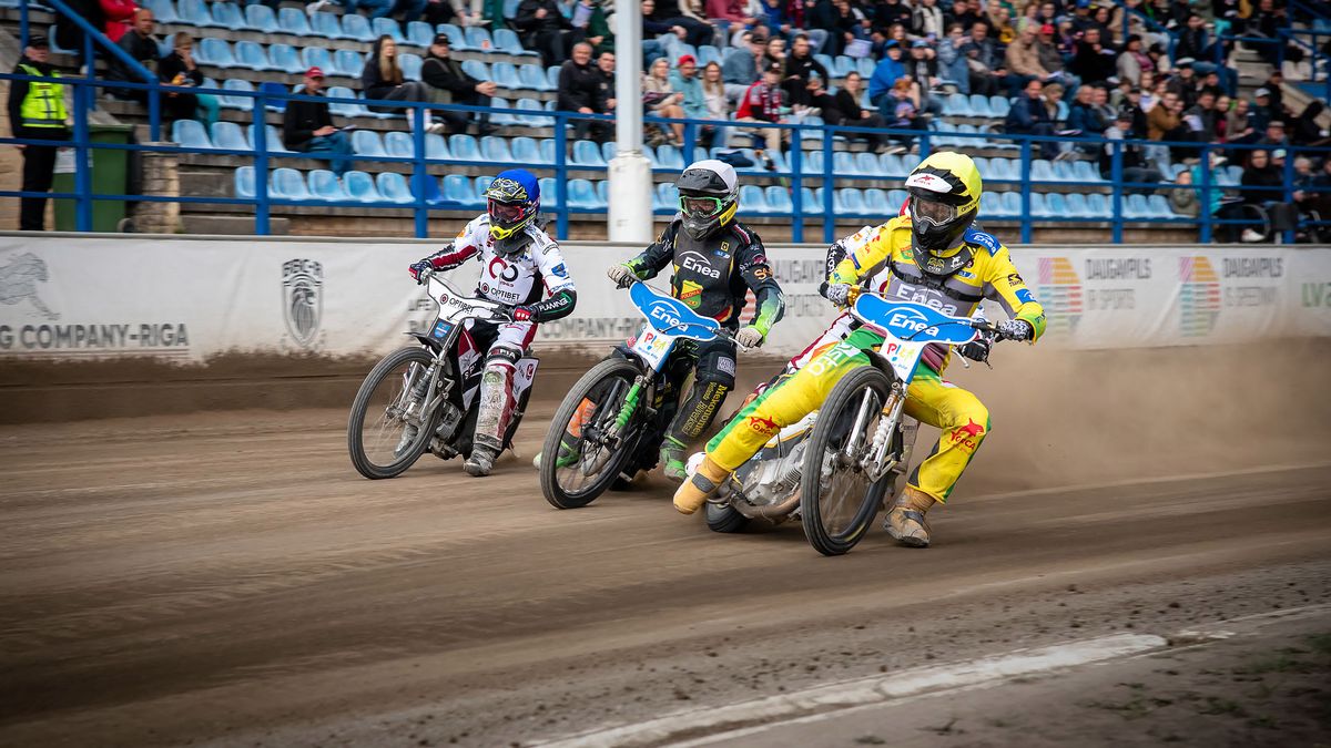 WP SportoweFakty / Romuald Rubenis / Na zdjęciu: Peter Ljung w kasku białym, Adrian Cyfer w kasku żółtym