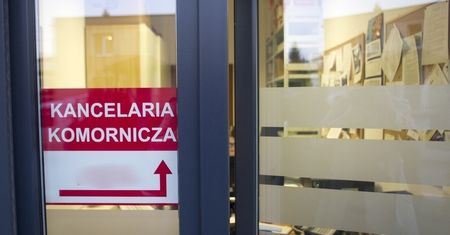 Split payment pomoże ukryć pieniądze przed komornikiem. Na specjalne konto nie ma on wstępu
