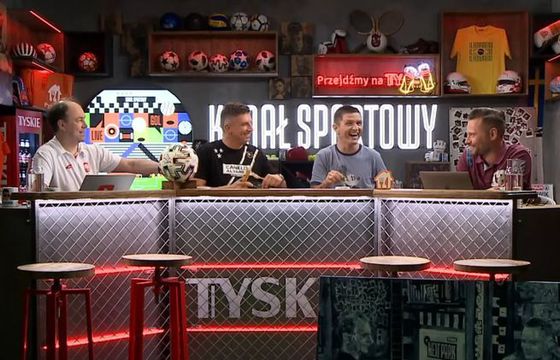 Kanał Sportowy: Wyciąga ludzi sprzed telewizora i mówi im nie tylko o sporcie