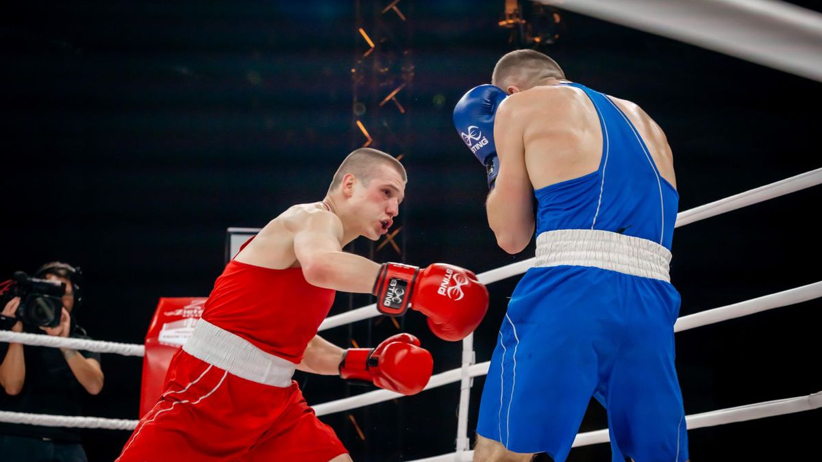 PAP / Dariusz Gdesz / Na zdjęciu w czerwonym stroju: Cezary Znamiec