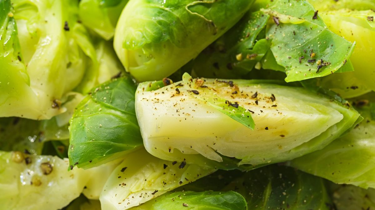 Dlaczego seniorzy powinni jeść brukselkę?