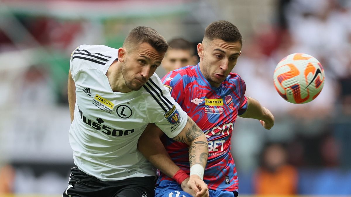 PAP / Leszek Szymański / Na zdjęciu: Tomas Pekhart (z lewej) i Giannis Papanikolaou