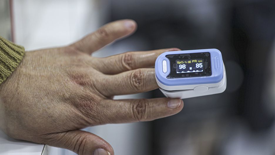ANKARA, TURKEY - DECEMBER 15: In this photo illustration taken in Ankara, Turkey a finger pulse oximeter is seen on a person's finger on December 15, 2020. (Photo by Esra Hacioglu/Anadolu Agency via Getty Images)