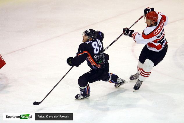 Jednym z elementów przygotowań Mirosława Jabłońskiego do sezonu jest gra w hokej