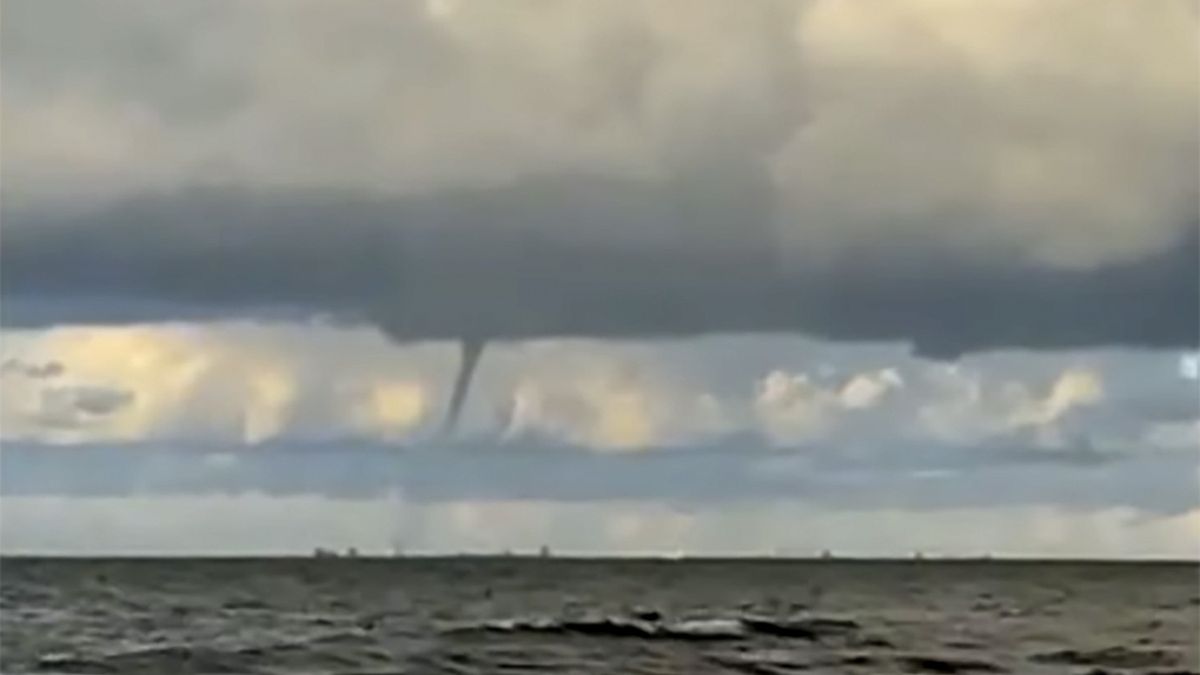 Trąba wodna nawiedziła wody Zatoki Gdańskiej