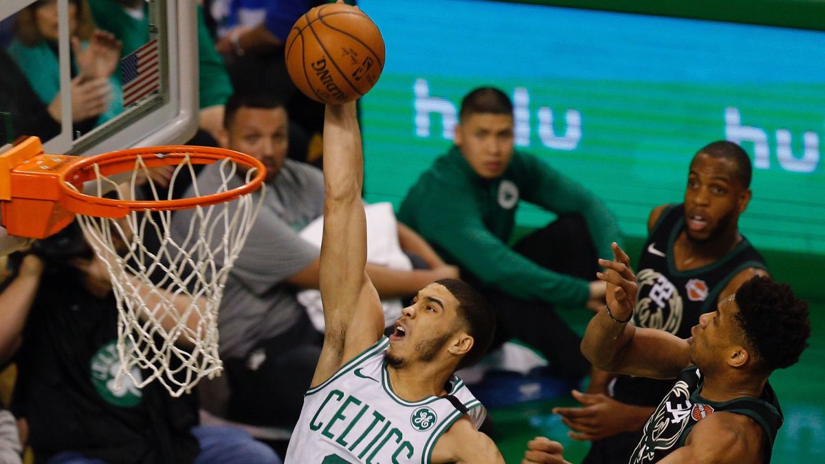 Brown i Celtics prowadzą 1:0 z Bucks