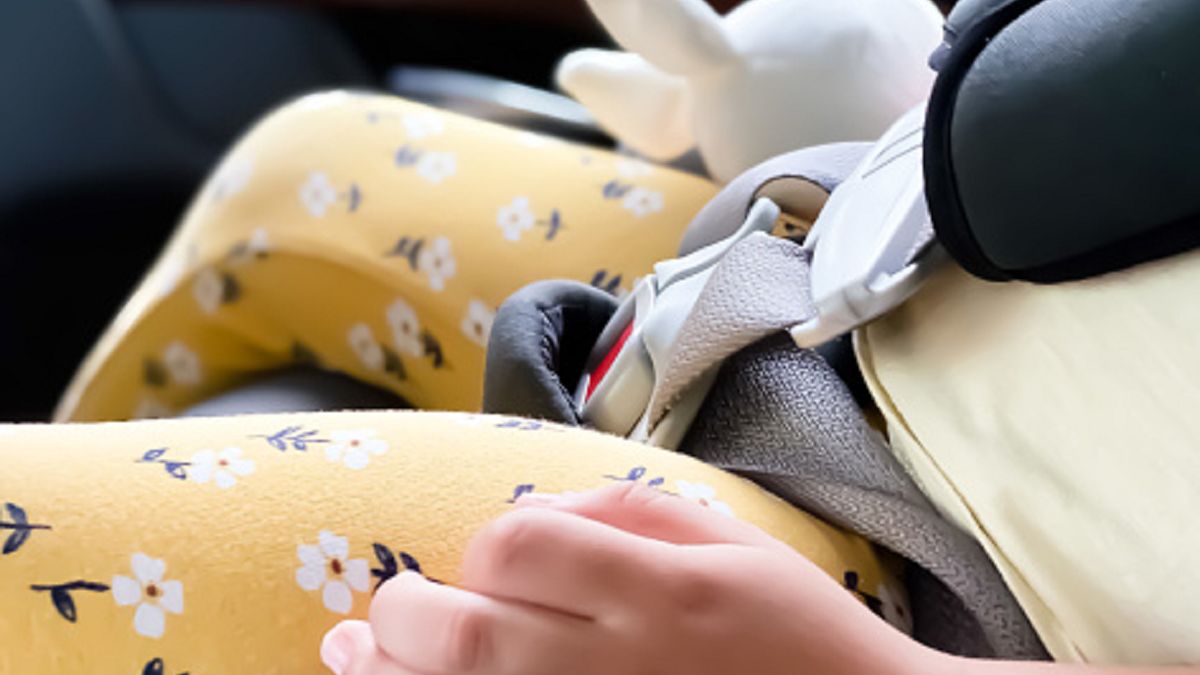 Dziecko zostawione w rozgrzanym aucie.