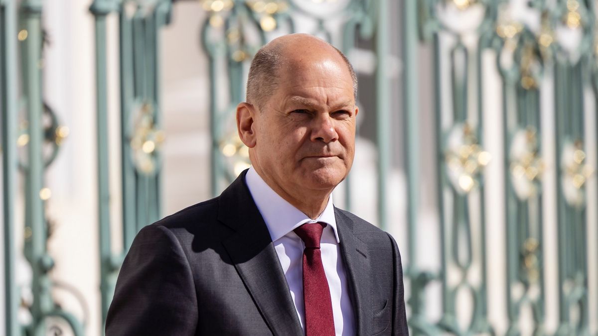 German Government RetreatGRANSEE, GERMANY - [MAY 03]: German Chancellor Olaf Scholz arrivers for the the first day of a German federal government cabinet retreat at Schloss Meseberg on May 3, 2022 in Meseberg, Germany.  (Photo by Hannibal Hanschke/Getty Images)Hannibal Hanschke