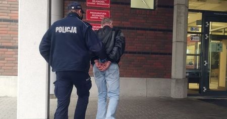 Chciał sprzedać cudze mieszkanie. Zatrzymano go przed kancelarią notarialną
