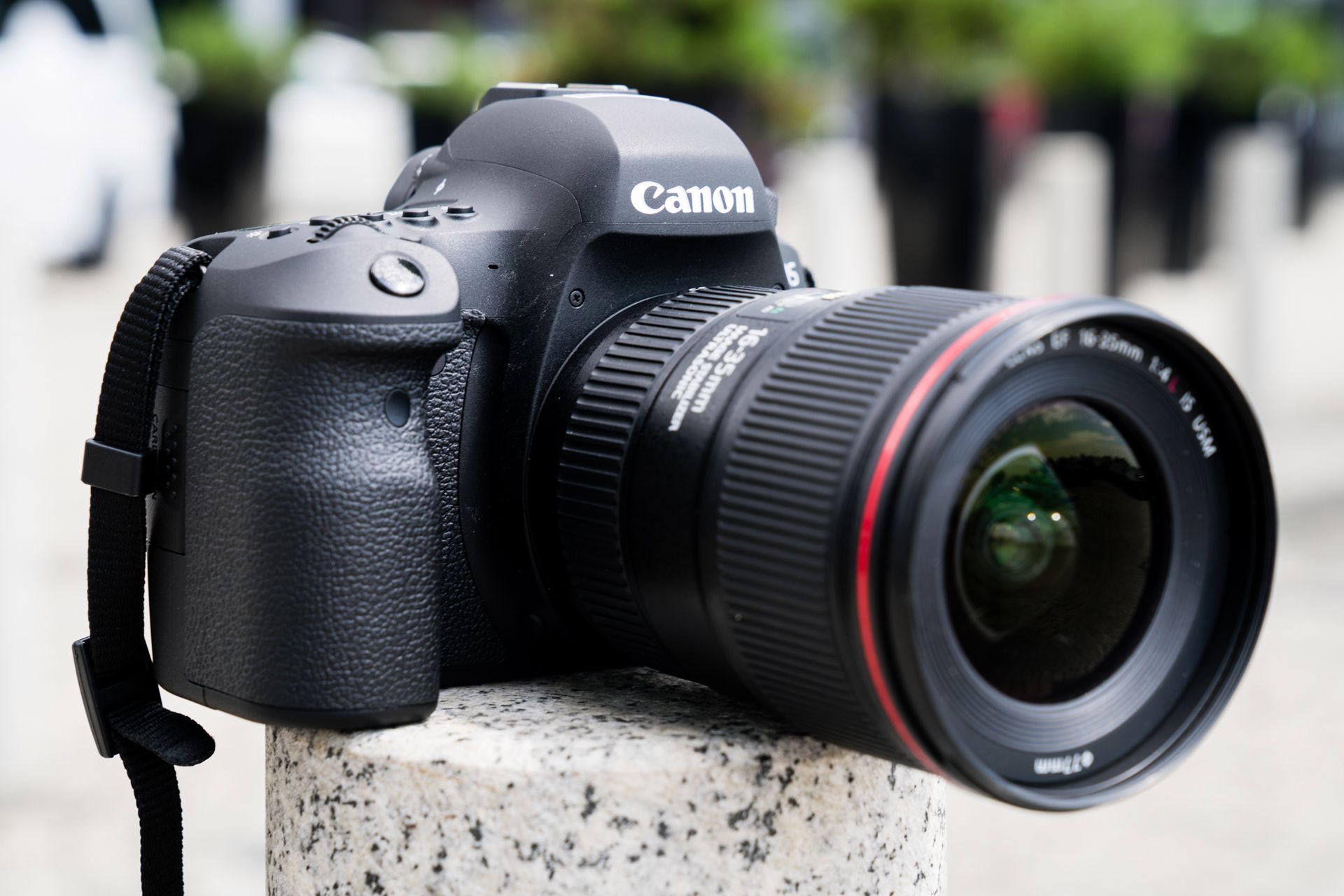 Canon EOS 6D Mark II - budżetowa pełna klatka powraca. Pierwsze wrażenia 24