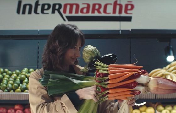 Intermarché z optymizmem reklamuje „warzywne akcje i inspiracje” (wideo)