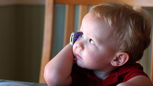 Coraz więcej dzieci w USA ma swoją komórkę 1