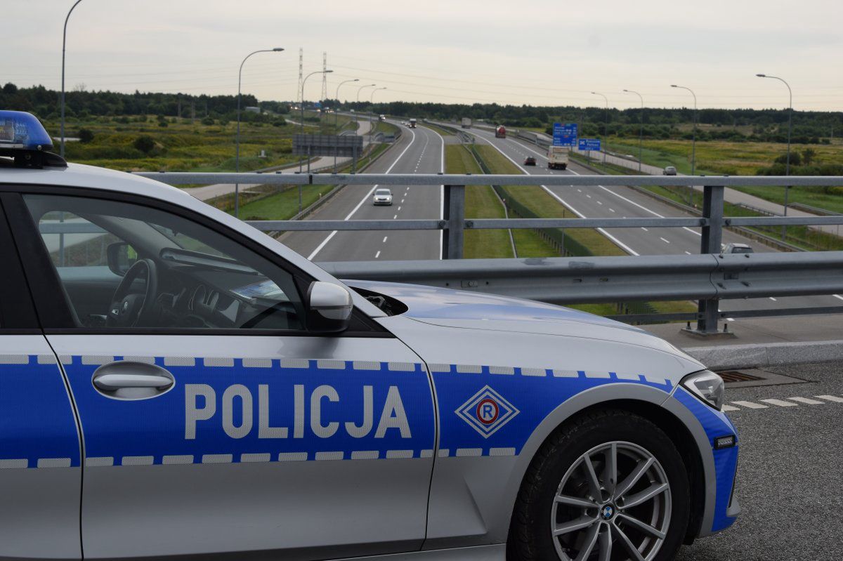 Mandat za odstęp. Policja przypomina o przepisach na autostradzie