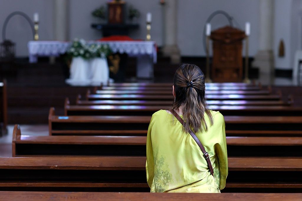 Polacy "znikają" z Kościoła. Ekspertka mówi dlaczego