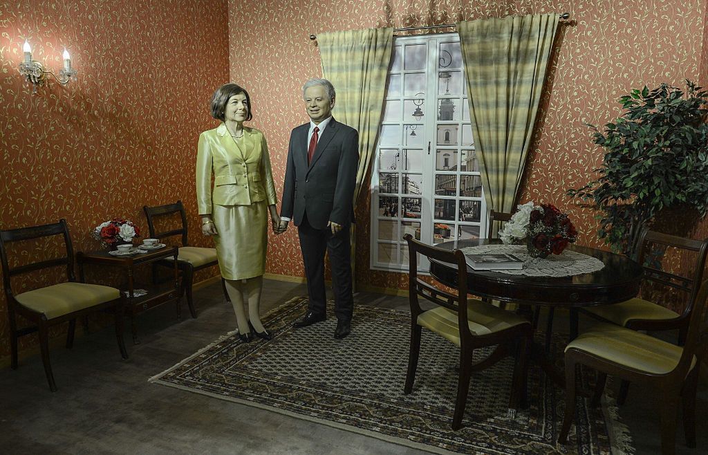 W muzeum zobaczyć można m.in. postaci Marii i Lecha Kaczyńskich