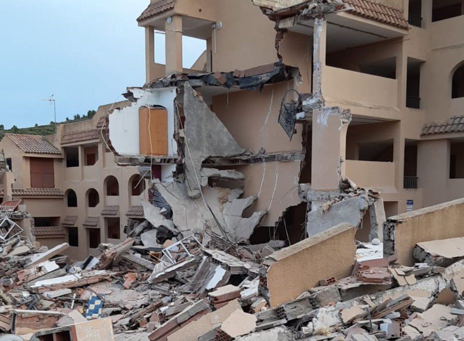 Tragedia w Hiszpanii. Runął 3 piętrowy budynek. Co najmniej jedna osoba nie żyje 