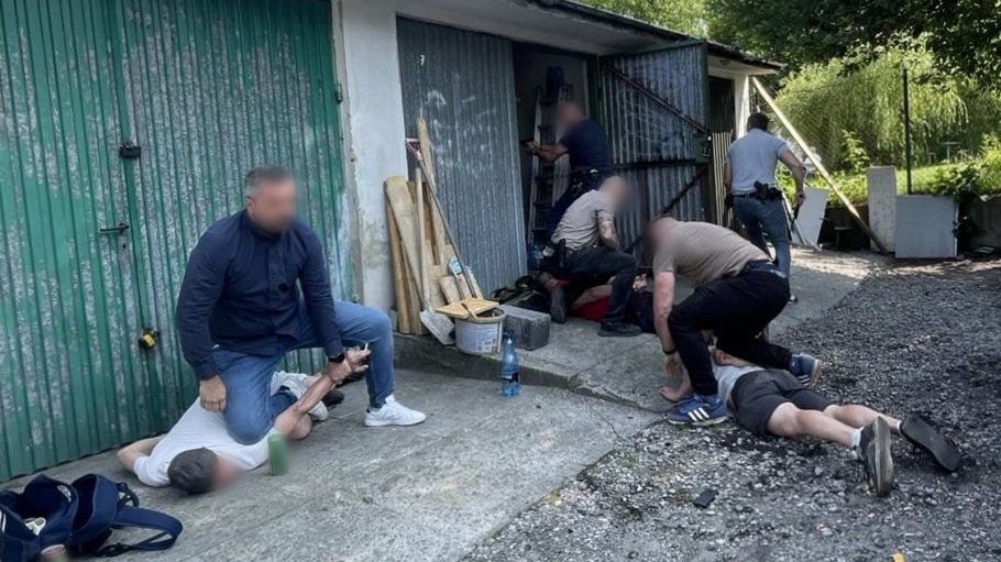 Uderzenie służb w podziemie narkotykowe.