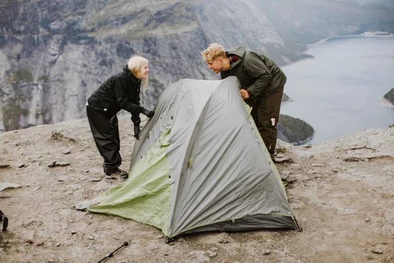 14 godzin pieszej wędrówki zaowocowało pięknymi zdjęciami ślubnymi w norweskich górach 3