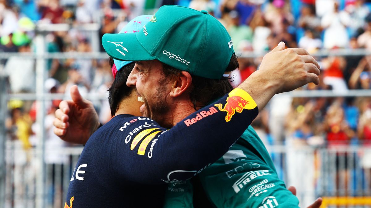Zdjęcie okładkowe artykułu: Materiały prasowe / Red Bull / Na zdjęciu: Sergio Perez (po lewej) i Fernando Alonso