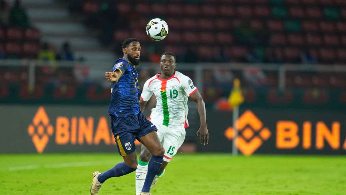 Getty Images / NurPhoto / Na zdjęciu: Hassane Bande (z prawej) i Jeffry Fortes