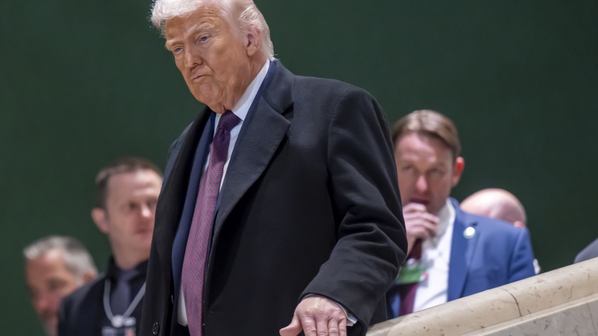 World Economic Forum 2026 in Davos
epa12671130 US President Donald Trump leaves at the Annual Meeting of the World Economic Forum (WEF), in Davos, Switzerland, 22 January 2026. The 2026 summit, running from 19 to 23 January and held under the theme 'A Spirit of Dialogue,' brings together global political leaders, corporate executives, and scientists to address international challenges.  EPA/LAURENT GILLIERON 
Dostawca: PAP/EPA.
LAURENT GILLIERON
ECONOMICS, POLITICS, WEF, World Economic Forum