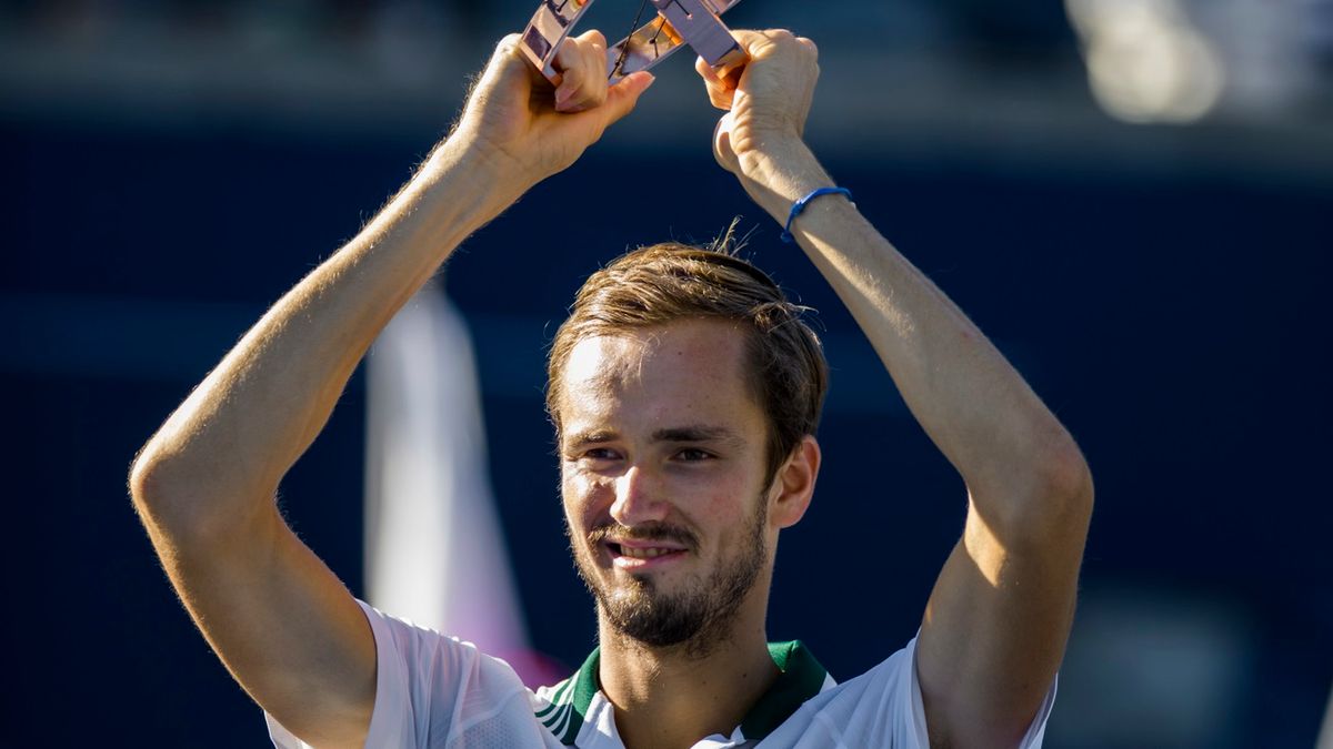 PAP/EPA / WARREN TODA / Na zdjęciu: Danił Miedwiediew, mistrz National Bank Open 2021