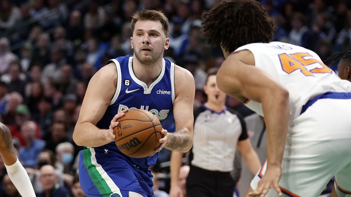 Getty Images / Tim Heitman / Na zdjęciu: Luka Doncić (z piłką)