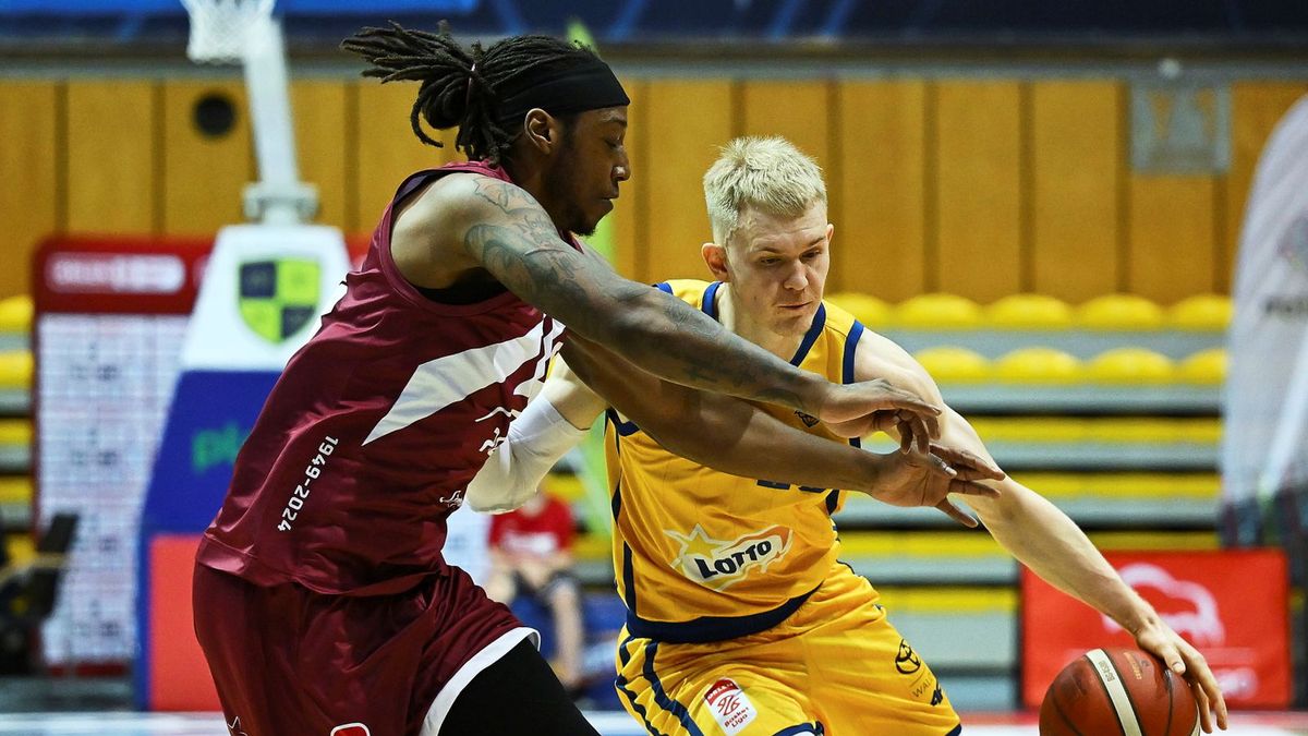 PAP / Adam Warżawa / AMW Arka Gdynia wygrywa ważny mecz