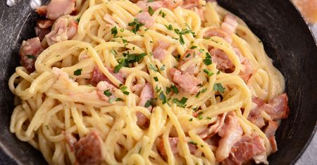 Włoski szef kuchni zdradził mi trik na carbonarę. Mała zmiana, a smak sto razy lepszy