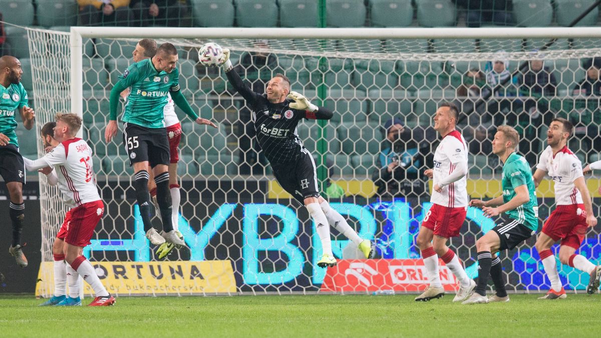 Sponsoring piłkarski wiąże się z dużymi pieniędzmi.