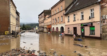 Przyniósł intensywny deszcz i powodzie. Niż genueński poza Polską